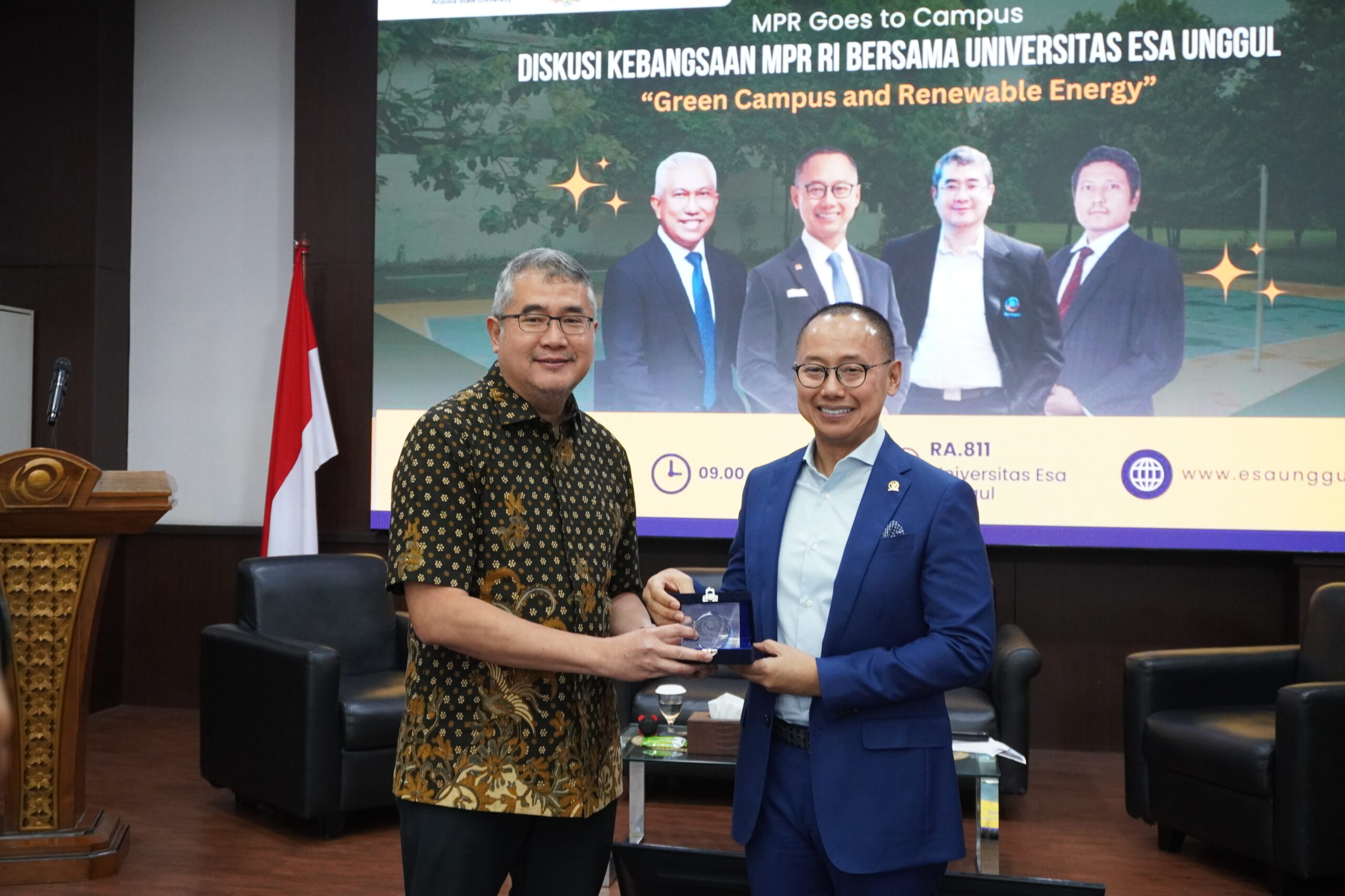 Rektor Esa Unggul dengan wakil ketua MPR RI